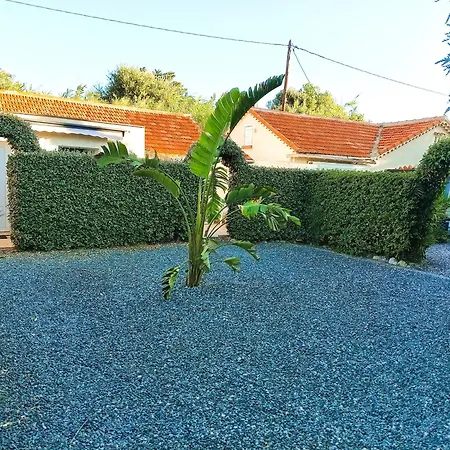 Mazet 1pers - De La Nartelle - Maxime- Piscine Partage- Parking Holiday home Sainte-Maxime