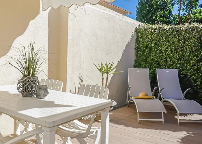 Holiday home Mazet 1pers - De La Nartelle - Maxime- Piscine Partage- Parking Sainte-Maxime