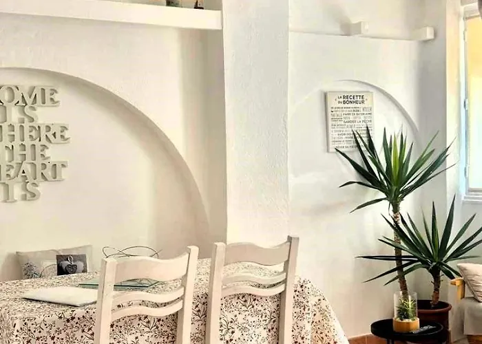 Mazet 1pers - De La Nartelle - Maxime- Piscine Partage- Parking Holiday home Sainte-Maxime