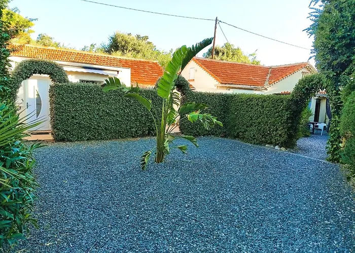 Mazet 1pers - De La Nartelle - Maxime- Piscine Partage- Parking Holiday home Sainte-Maxime